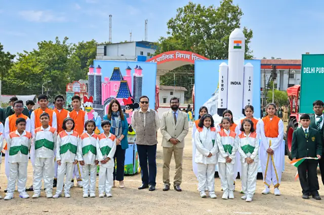 Students on a science field trip, Delhi Public School Chhindwara