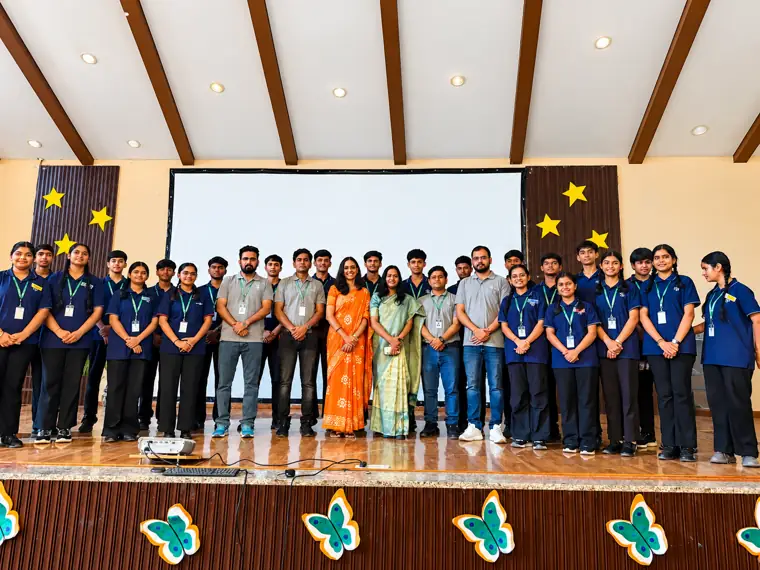HexaMind IIT-JEE and NEET batch with faculty at DPS Chhindwara